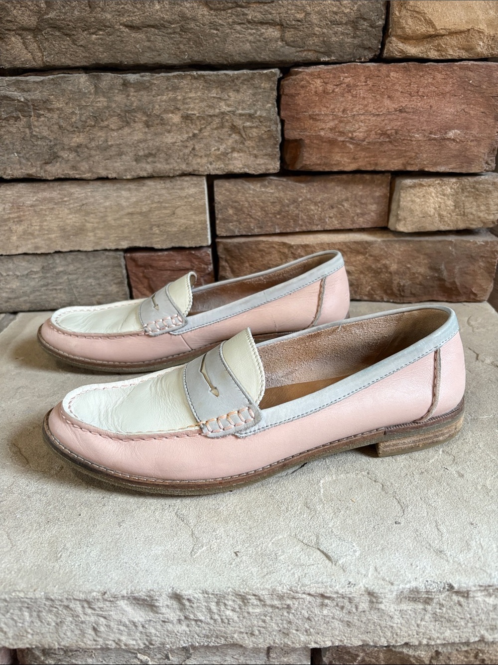 Sperry sz 9.5 pink, white, and grey slip on leather loafers